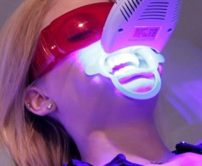 Teeth/Veener whitening w/ Acne light facial